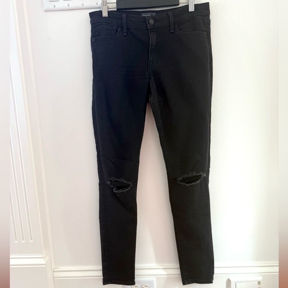 Abercrombie & Fitch Women HARPER SUPER SKINNY Denim Jeans
distressed Size 2R 26